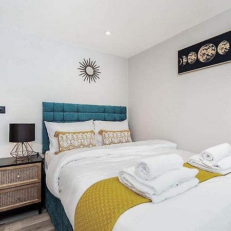 The Burton Penthouse By Fortuna Property Cheltenham Eksteriør billede