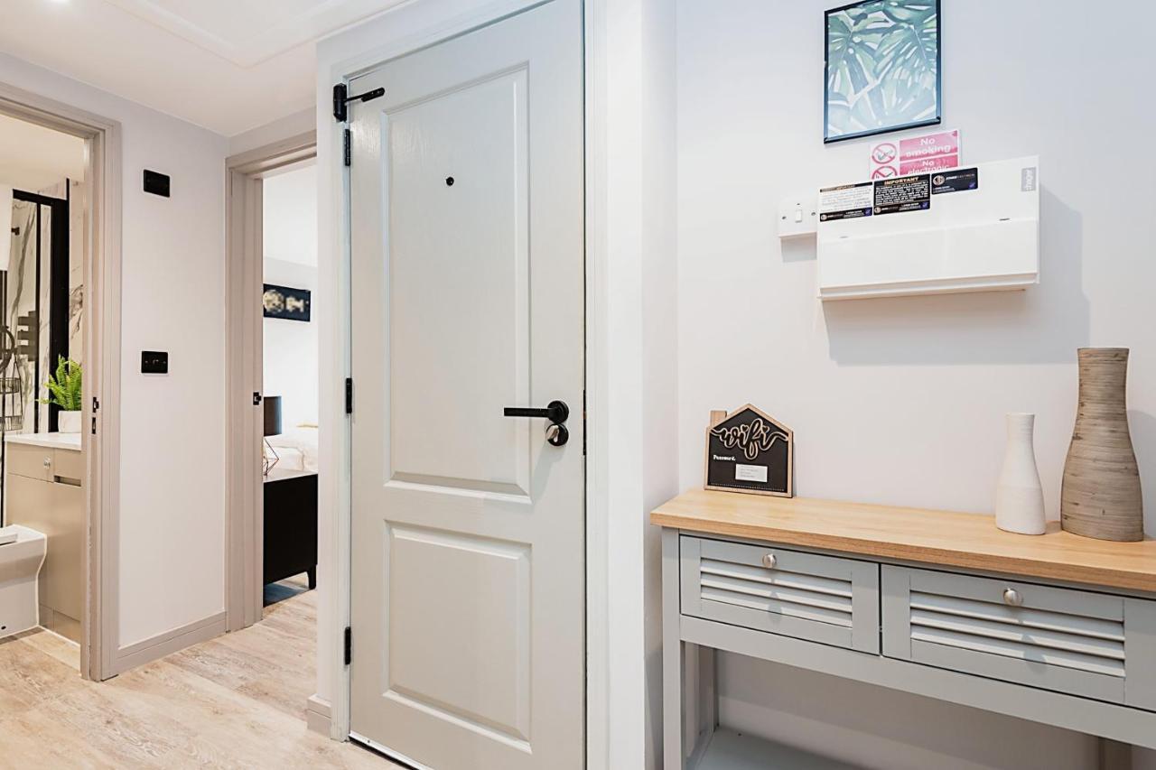 The Burton Penthouse By Fortuna Property Cheltenham Eksteriør billede