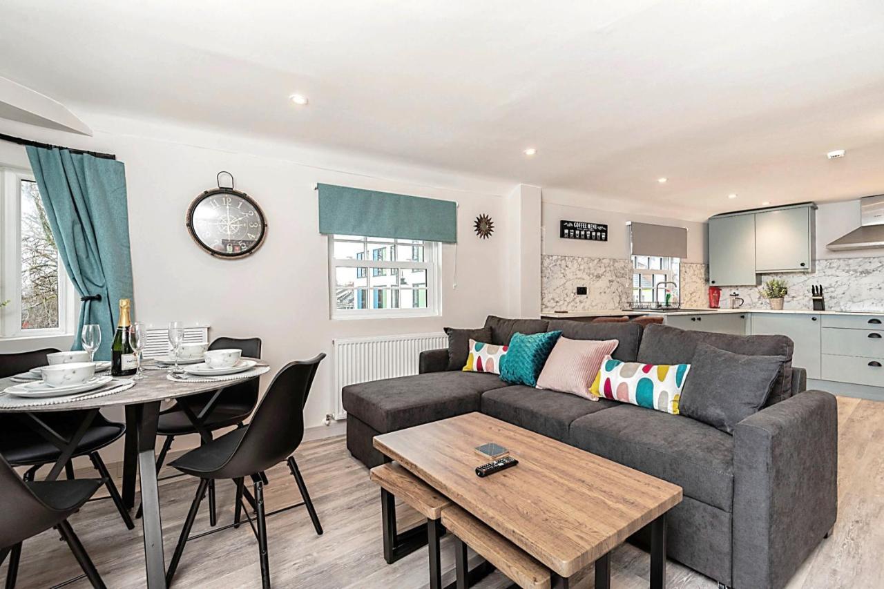 The Burton Penthouse By Fortuna Property Cheltenham Eksteriør billede