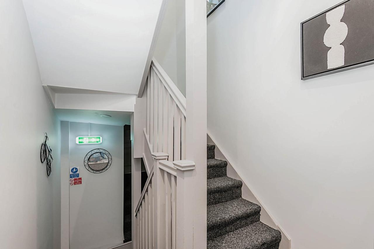 The Burton Penthouse By Fortuna Property Cheltenham Eksteriør billede