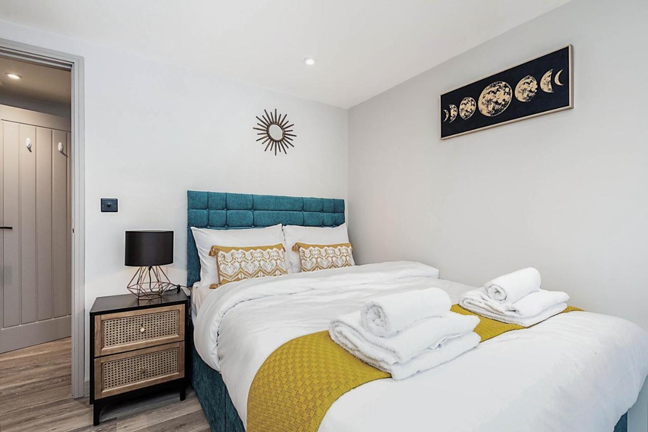 The Burton Penthouse By Fortuna Property Cheltenham Eksteriør billede