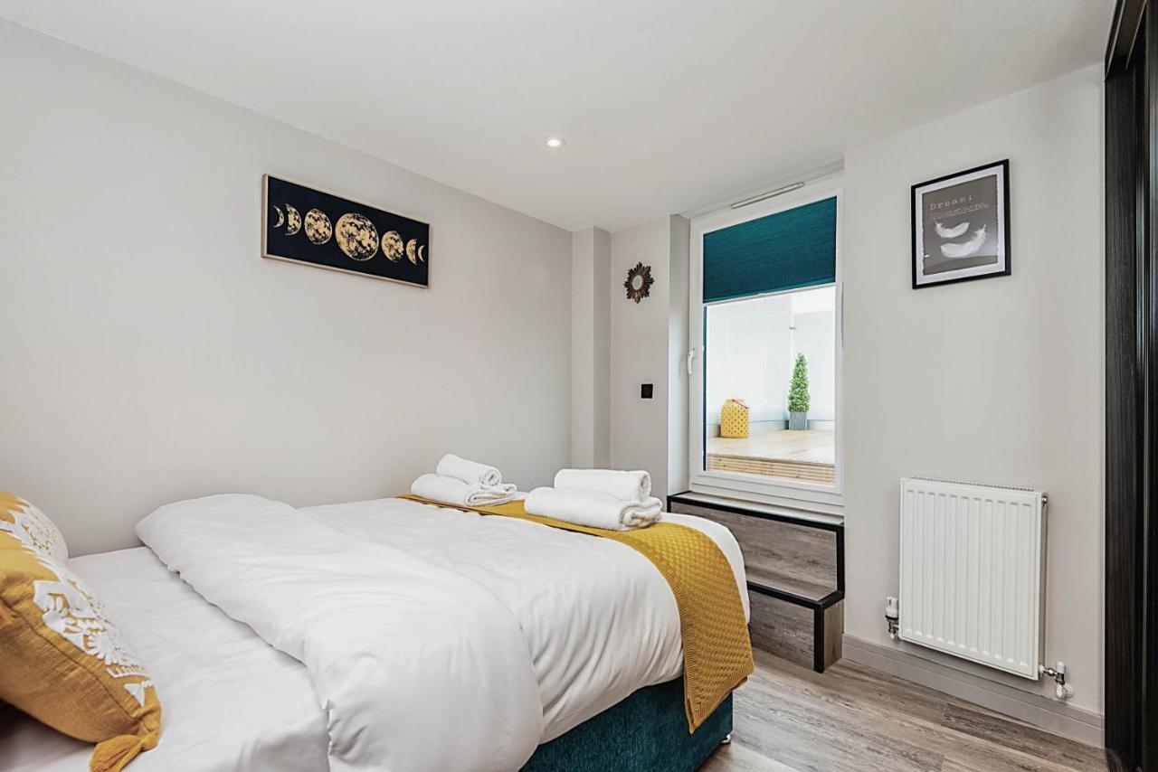 The Burton Penthouse By Fortuna Property Cheltenham Eksteriør billede