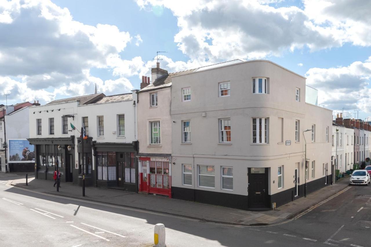 The Burton Penthouse By Fortuna Property Cheltenham Eksteriør billede