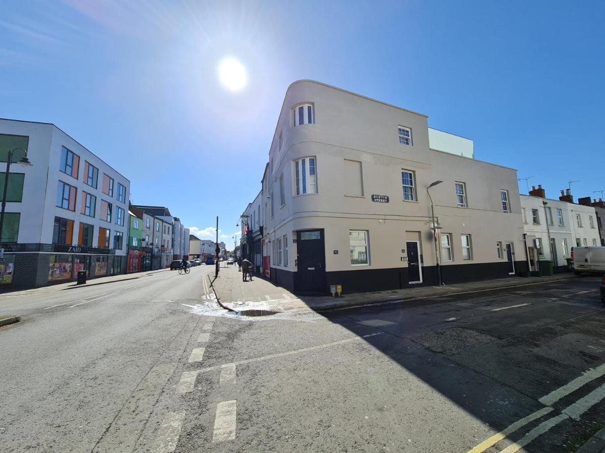 The Burton Penthouse By Fortuna Property Cheltenham Eksteriør billede